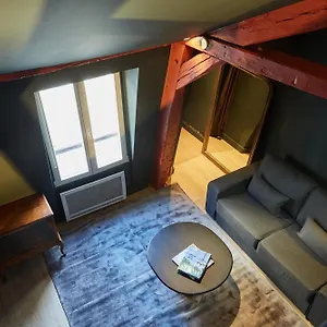 Palais Royal Apartment